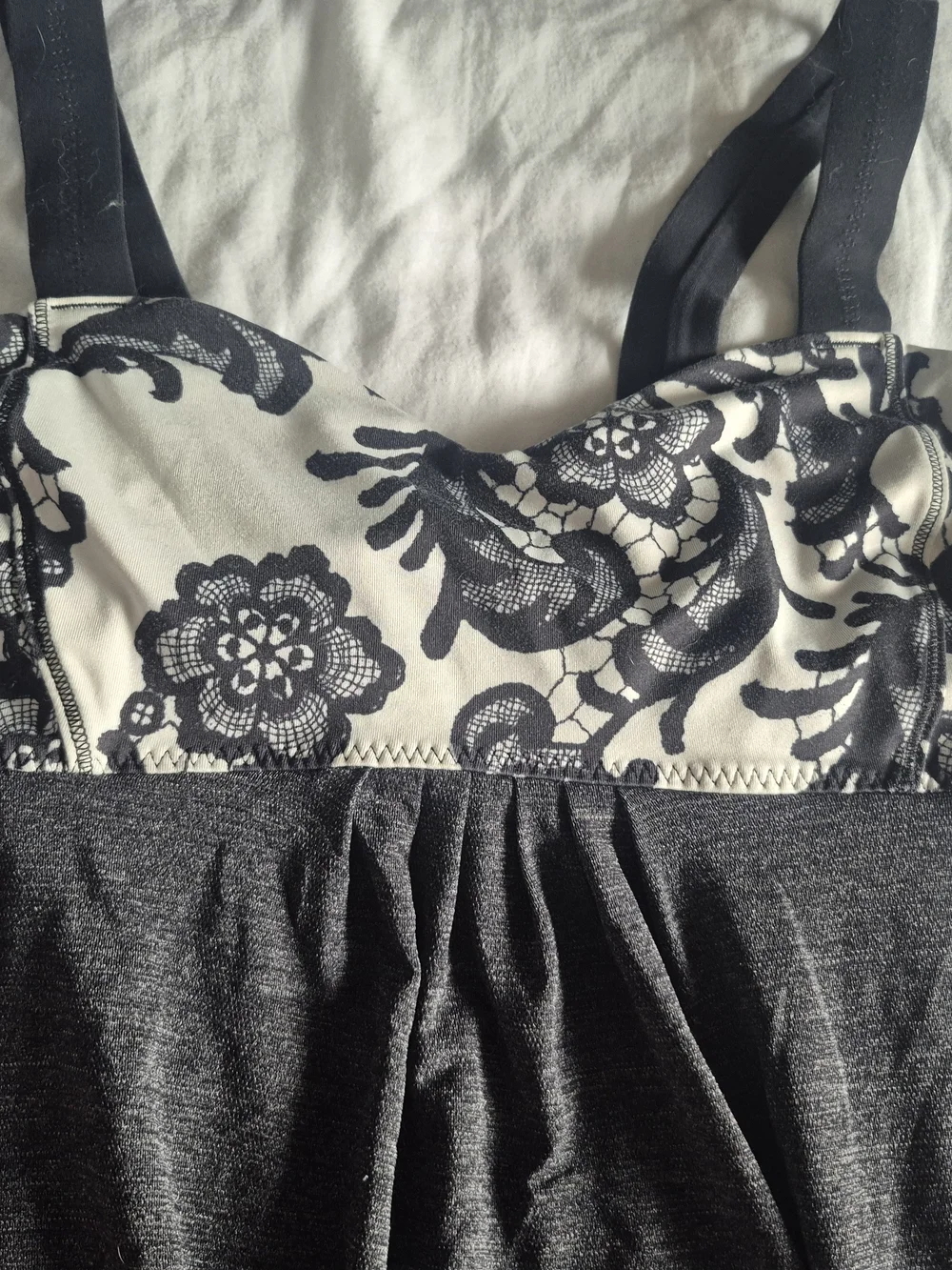 Lululemon Run Backnon Track Tank Lacefolage  Polar Cream Size 8 - Picture 3 of 7